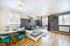 Butterside House - Spacious Retreat with Hot Tub